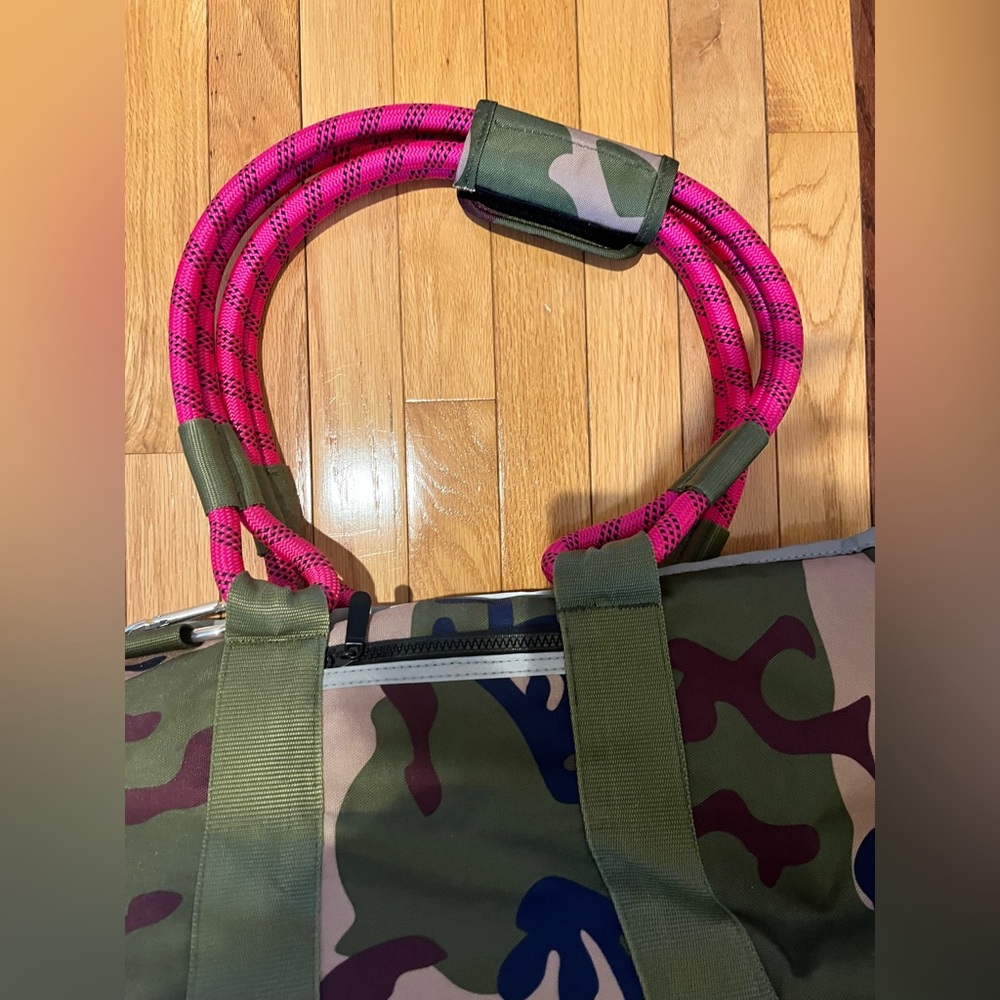 Roverlund NWOT Green and Pink Small Pet Carrier with Braided Strap - Picture 4 of 5